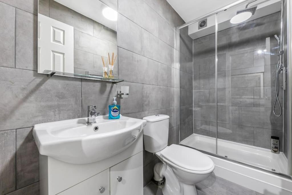 Holiday Home 2Br L 2Ba With Patio-Sleep 6 London Kültér fotó