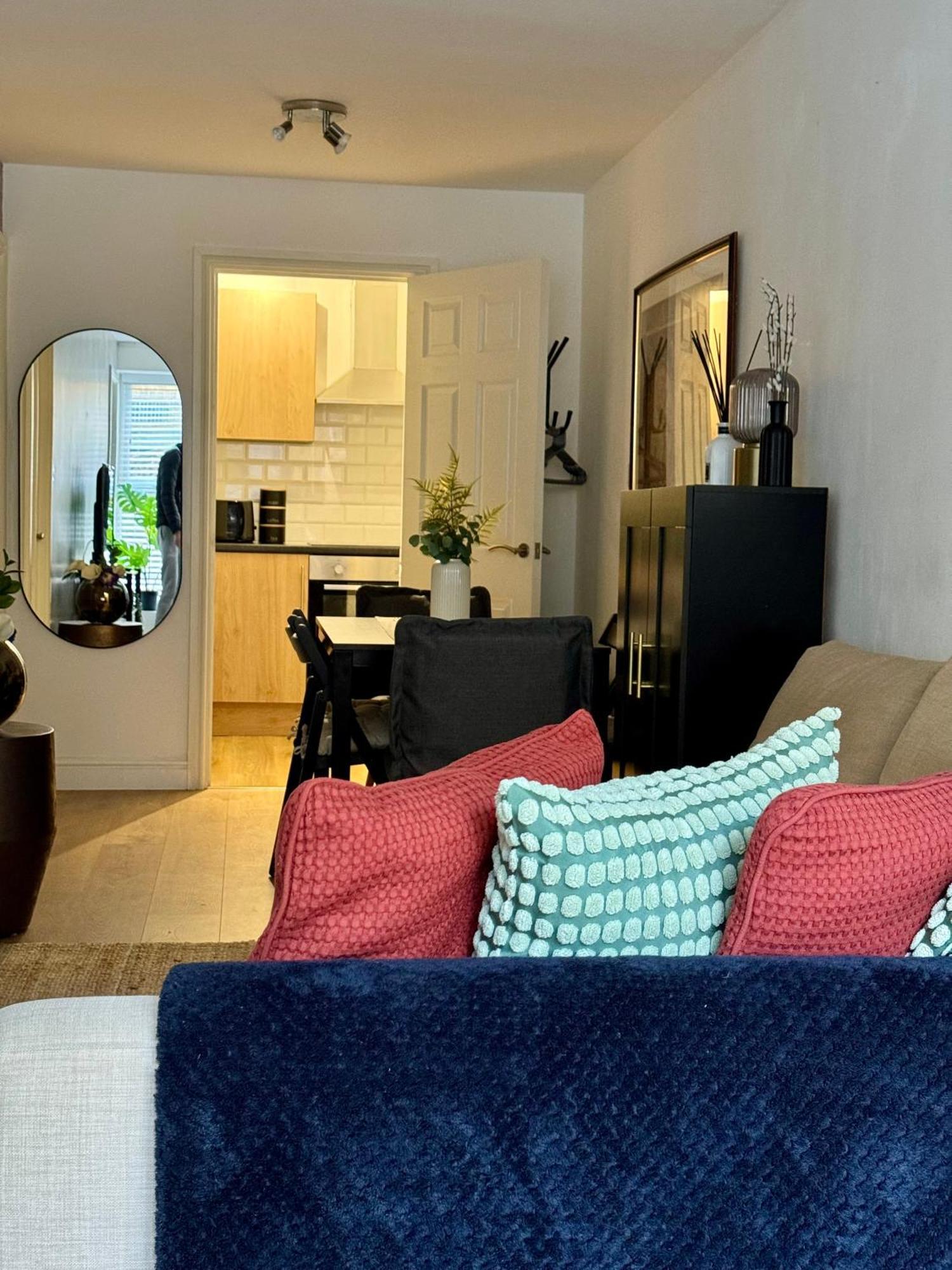 Holiday Home 2Br L 2Ba With Patio-Sleep 6 London Kültér fotó