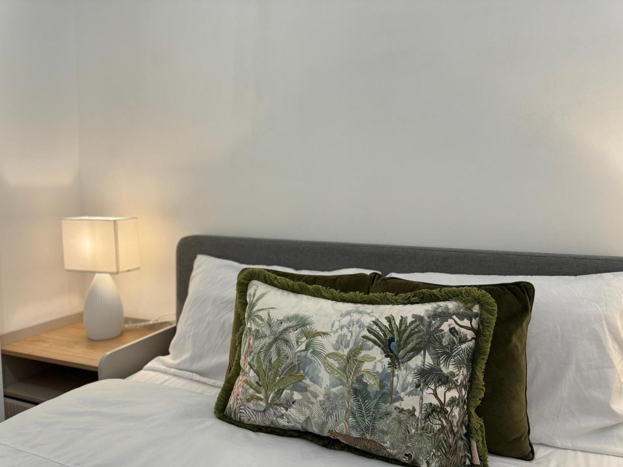 Holiday Home 2Br L 2Ba With Patio-Sleep 6 London Kültér fotó